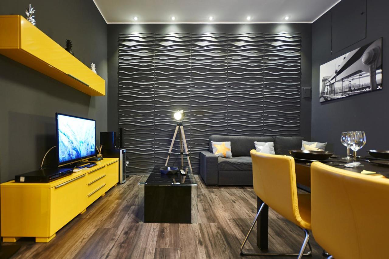Central Location Yellow-Black Apartment Budapeste Exterior foto