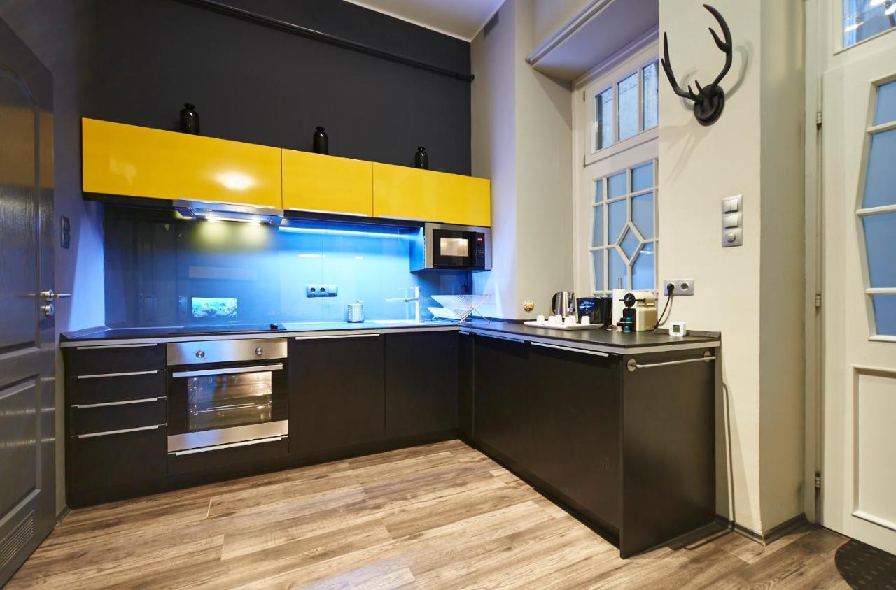 Central Location Yellow-Black Apartment Budapeste Exterior foto