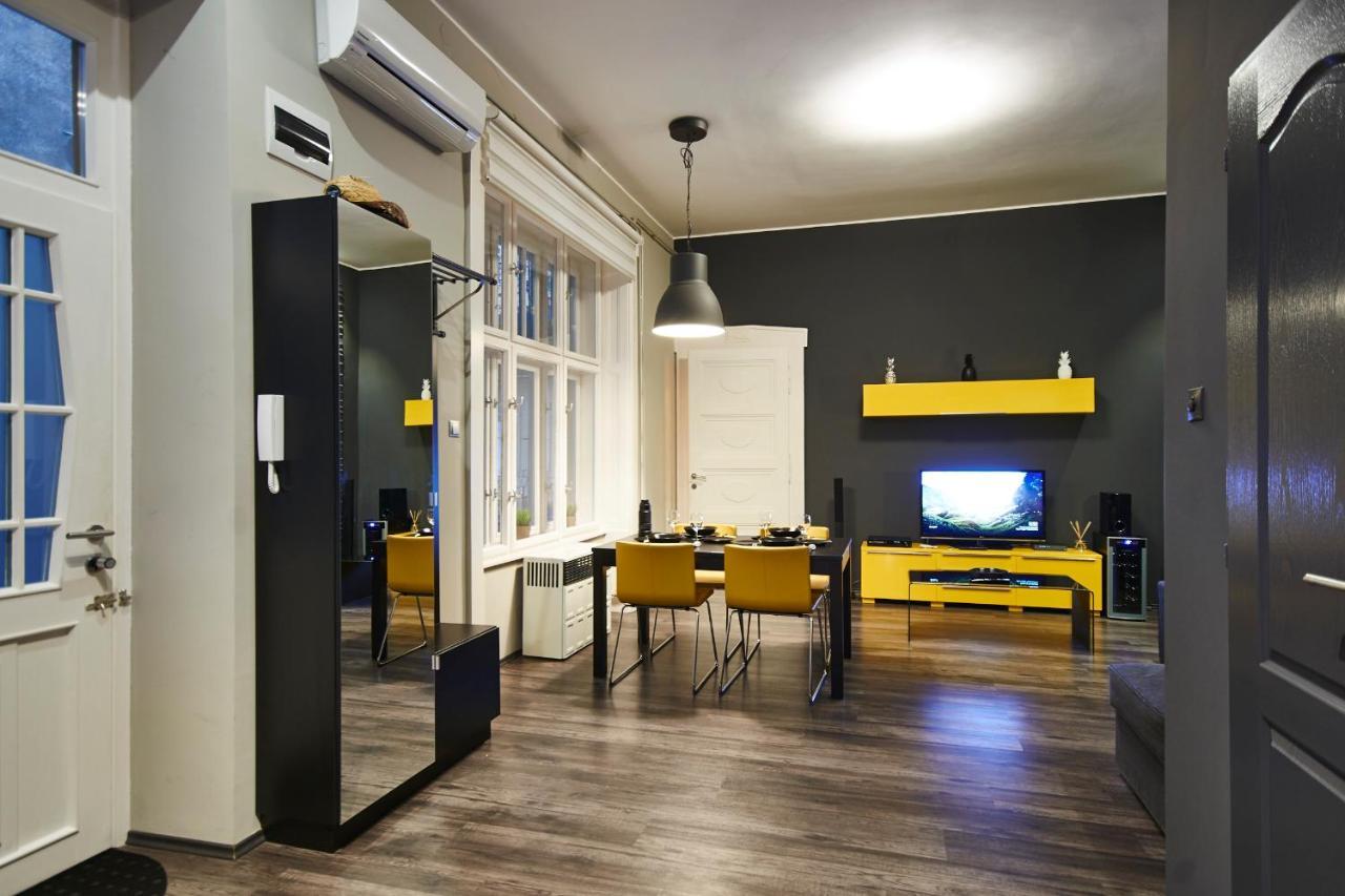 Central Location Yellow-Black Apartment Budapeste Exterior foto