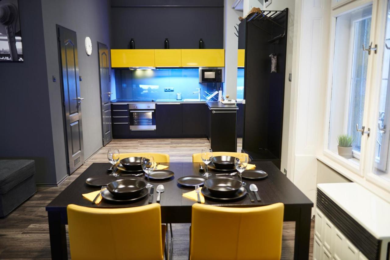 Central Location Yellow-Black Apartment Budapeste Exterior foto