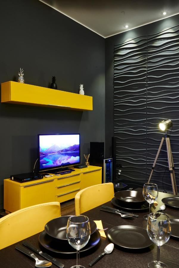 Central Location Yellow-Black Apartment Budapeste Exterior foto