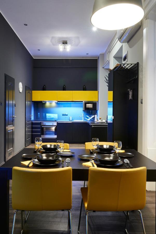 Central Location Yellow-Black Apartment Budapeste Exterior foto